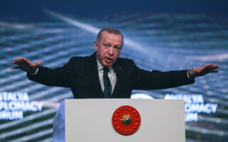 Νέο κρεσέντο προκλήσεων από Ερντογάν: «Μην προσπαθήσετε να χορέψετε με την Τουρκία – Τέλος οι διμερείς συνομιλίες»-3