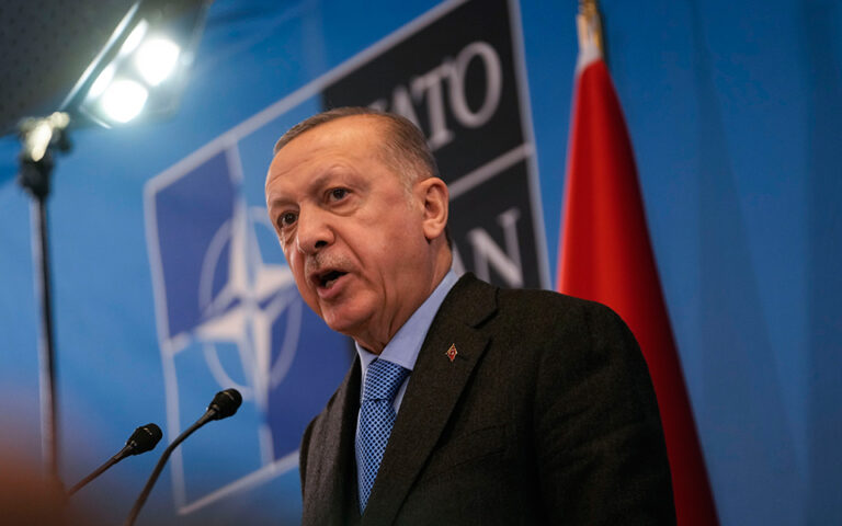 New York Times: Ολοένα μεγαλύτερο πρόβλημα η Τουρκία για το ΝΑΤΟ