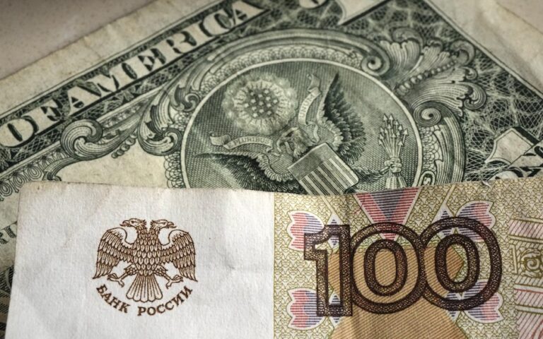 Ρούβλι: Η άνοδος του ρωσικού νομίσματος έφερε… πονοκέφαλο στη Μόσχα