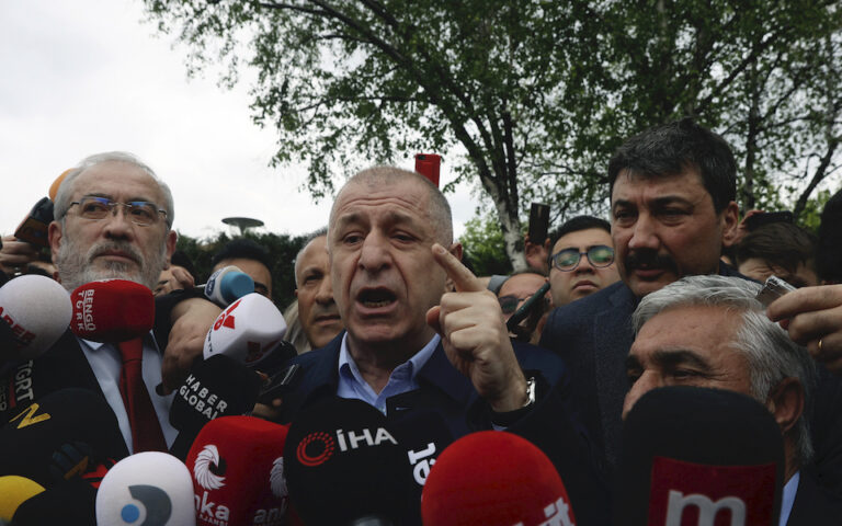 Τουρκία – Ουμίτ Οζντάγ: Ο ακροδεξιός που προκαλεί πονοκέφαλο στην κυβέρνηση Ερντογάν