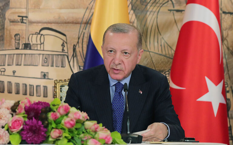 Bloomberg: Να μην επιτραπεί στον Ερντογάν να εμποδίσει τη διεύρυνση του ΝΑΤΟ – Να εξεταστεί το ενδεχόμενο αποβολής