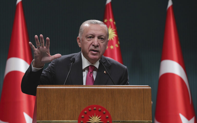 Νέες προκλητικές δηλώσεις από Ερντογάν: «Ελλάδα, συμμαζέψου»
