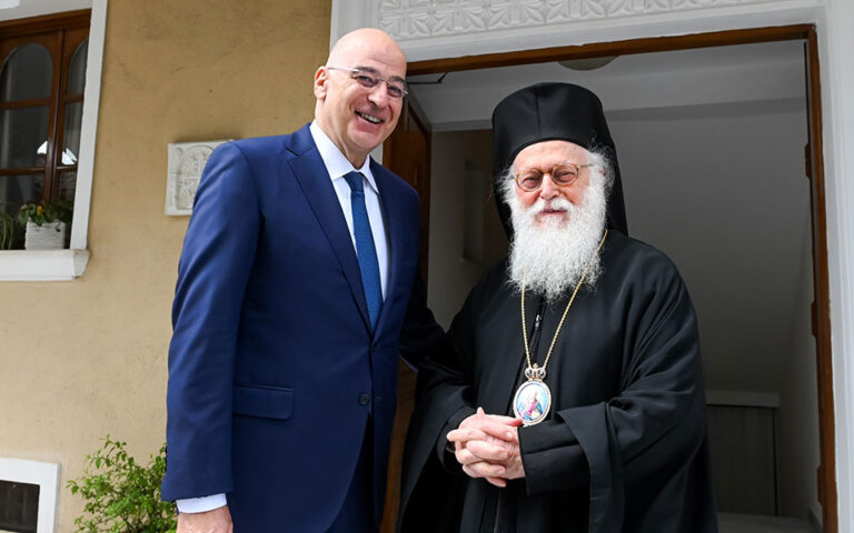 Δένδιας: Στην Αλβανία ο ΥΠΕΞ – Συναντήθηκε με τον αρχιεπίσκοπο Αναστάσιο και μέλη της μειονότητας από τη Χειμάρρα