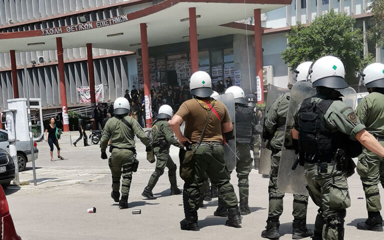 Θεσσαλονίκη: Επεισόδια στο Αριστοτέλειο Πανεπιστήμιο, τρεις συλλήψεις (εικόνες)