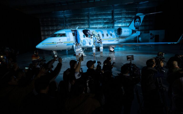 Ντιέγκο Μαραντόνα: Ένα αεροπλάνο αφιερωμένο στον Αργεντινό θρύλο
