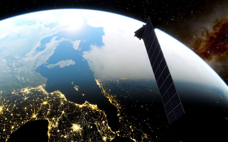 Πράσινο φως στο δορυφορικό Ιντερνετ του Ελον Μασκ