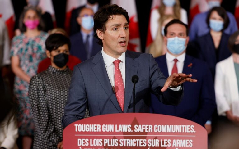 Καναδάς: Σχέδιο Τριντό για απαγόρευση των πιστολιών