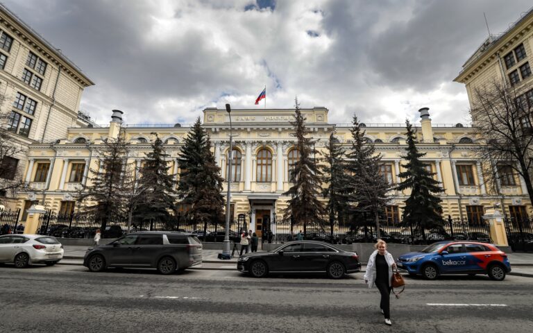 Ρωσία: Αντιμέτωπη ξανά με κίνδυνο χρεοκοπίας