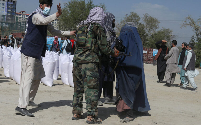 Αφγανιστάν: Οι Ταλιμπάν επιβάλλουν την μπούρκα