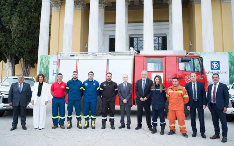 Alpha Bank: Δωρεά 6 πυροσβεστικών οχημάτων σε Εθελοντές Δασοπυροσβέστες σε Εύβοια, Πελοπόννησο και Αττική