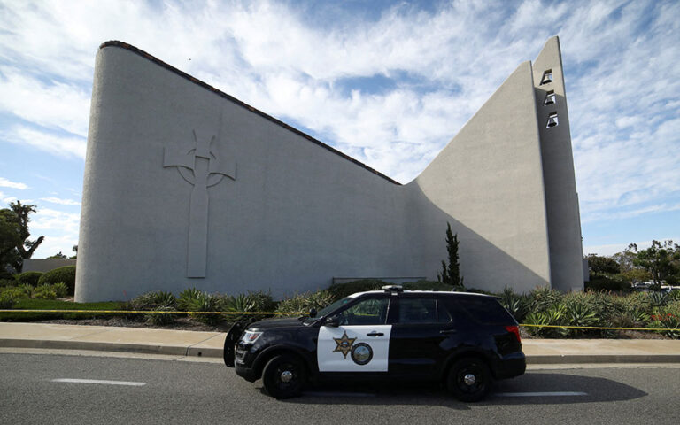 ΗΠΑ: Ένας 68χρονος είναι ο ένοπλος που άνοιξε πυρ σε εκκλησία στην Καλιφόρνια