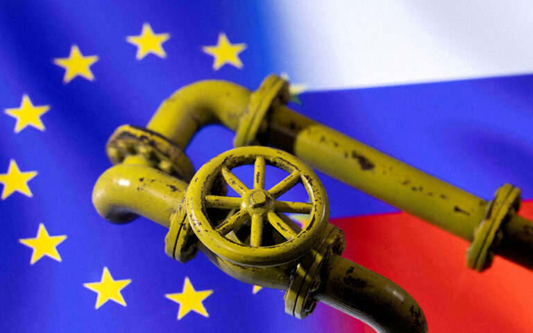 Reuters: Η ΕΕ διευκρινίζει πώς οι εταιρείες μπορούν να πληρώνουν νόμιμα για το ρωσικό αέριο