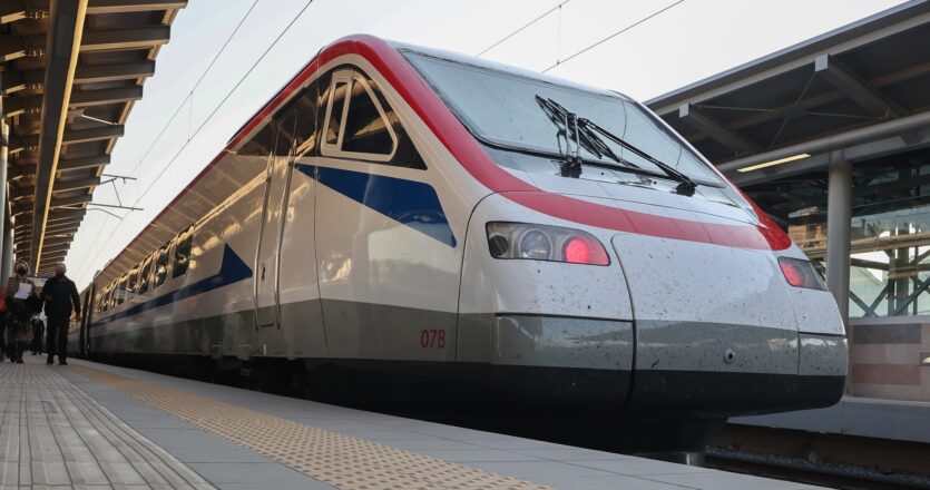 Τα ETR κινούνται με ταχύτητες έως 200 χλμ./ώρα, ωστόσο η υφιστάμενη κατάσταση του δικτύου του ΟΣΕ επιτρέπει τη διέλευση τρένων με ταχύτητες έως 160 χλμ./ώρα. Φωτ. INTIME NEWS