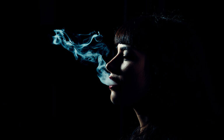 Μείωση του καπνίσματος παγκοσμίως για πρώτη φορά – «Αστερίσκος» οι νέοι