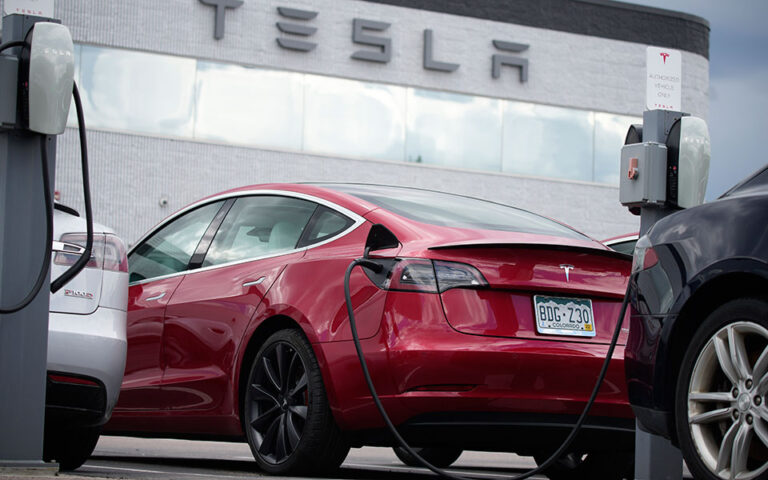 Tesla: Ο 4ος κολοσσός της γερμανικής αυτοκινητοβιομηχανίας;