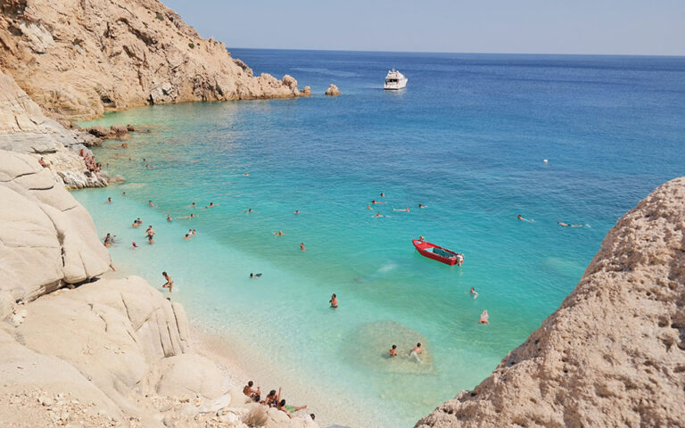 Metro UK: Πέντε πανέμορφα ελληνικά νησιά για διακοπές χωρίς συνωστισμό