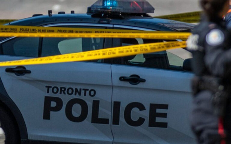Τορόντο: Αστυνομικοί πυροβόλησαν άνδρα που περπατούσε στον δρόμο με καραμπίνα