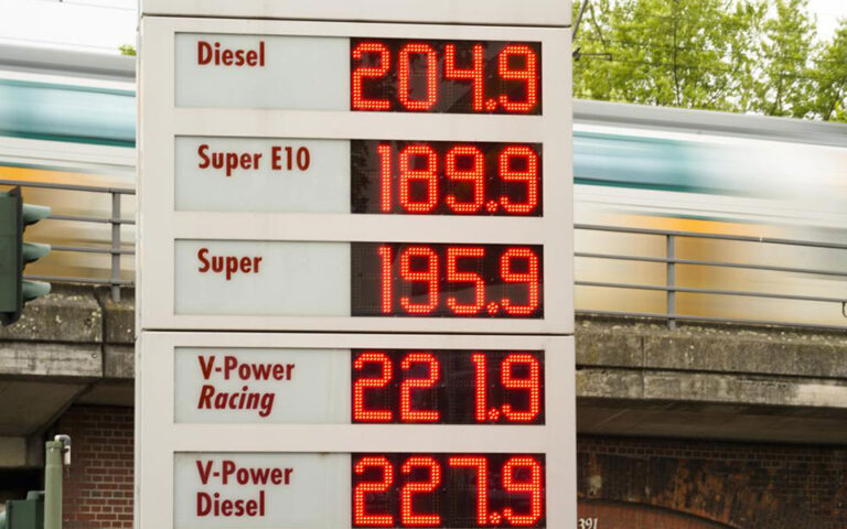 Πόσο κοστίζει η βενζίνη; Παγκόσμια η ανησυχία για τις τιμές των καυσίμων