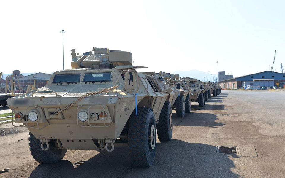 Ένοπλες Δυνάμεις: Παρελήφθησαν 180 τεθωρακισμένα οχήματα αναγνώρισης Μ1117 (εικόνες)-1