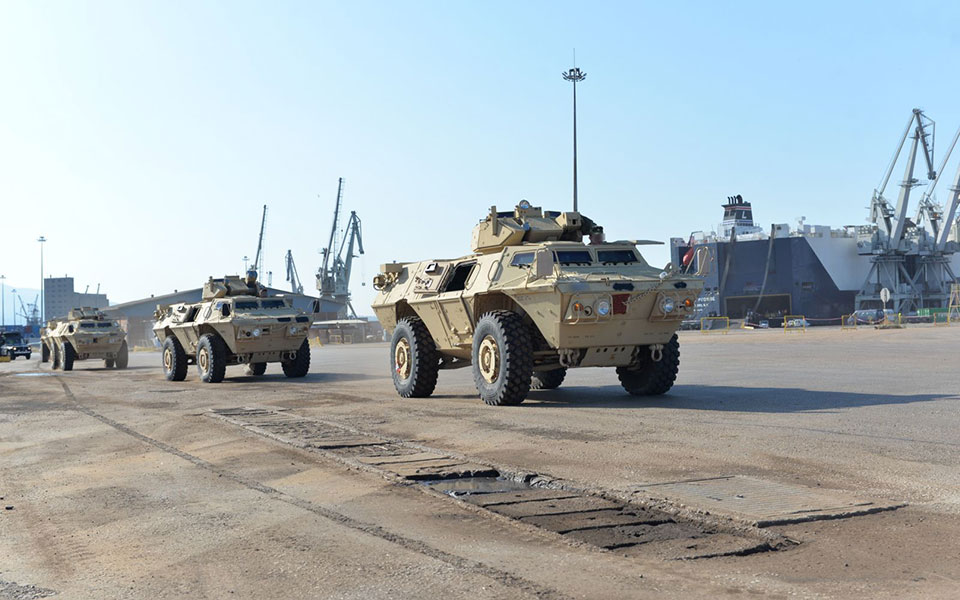 Ένοπλες Δυνάμεις: Παρελήφθησαν 180 τεθωρακισμένα οχήματα αναγνώρισης Μ1117 (εικόνες)-2