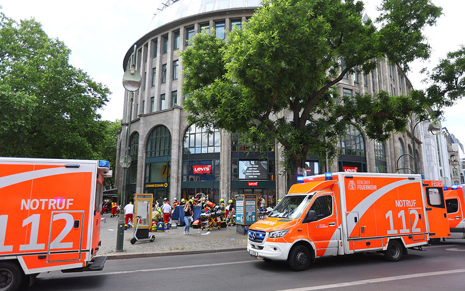 Γερμανία: Όχημα έπεσε σε πλήθος στο Βερολίνο – Ένας νεκρός, πολλοί τραυματίες-9