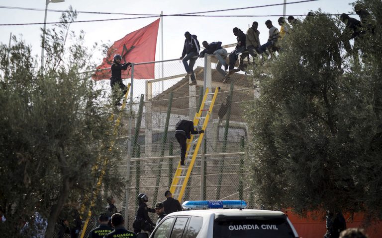 Δεκάδες νεκροί μετανάστες στα σύνορα Ισπανίας – Μαρόκου