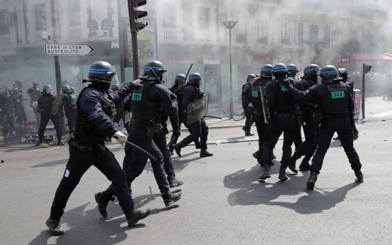 Γαλλία: Μία νεκρή από πυρά αστυνομικών εναντίον οχήματος