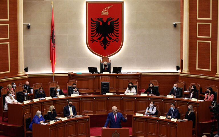 Αλβανία: Ο στρατηγός Μπαϊράμ Μπέγκαϊ στον προεδρικό θώκο της χώρας