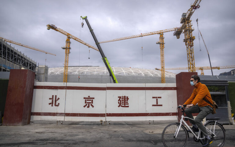 Κίνα: Ρίχνει 120 δισ. δολ. σε εγχώρια έργα υποδομών για να τονώσει την οικονομία