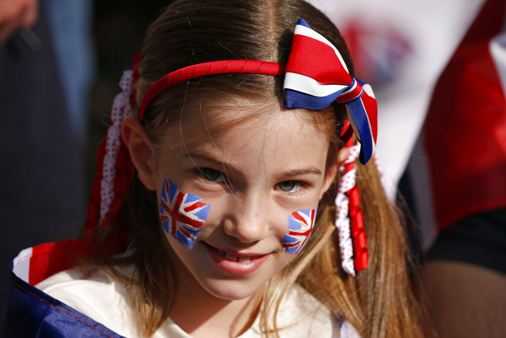 Η Βρετανία γιορτάζει τα 70 χρόνια της βασίλισσας Ελισάβετ στον θρόνο (φωτό/βίντεο)-10