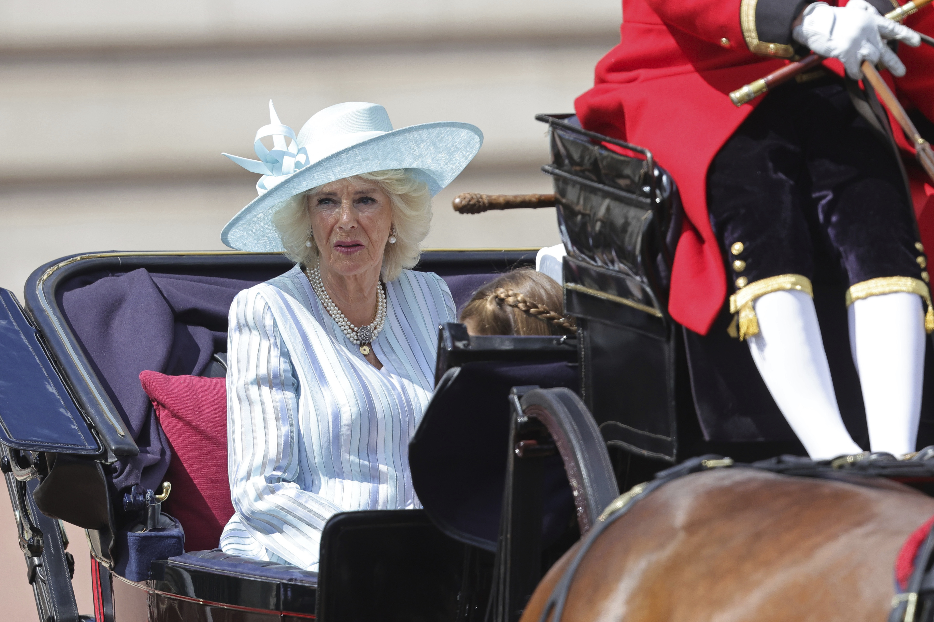 Η Βρετανία γιορτάζει τα 70 χρόνια της βασίλισσας Ελισάβετ στον θρόνο (φωτό/βίντεο)-3