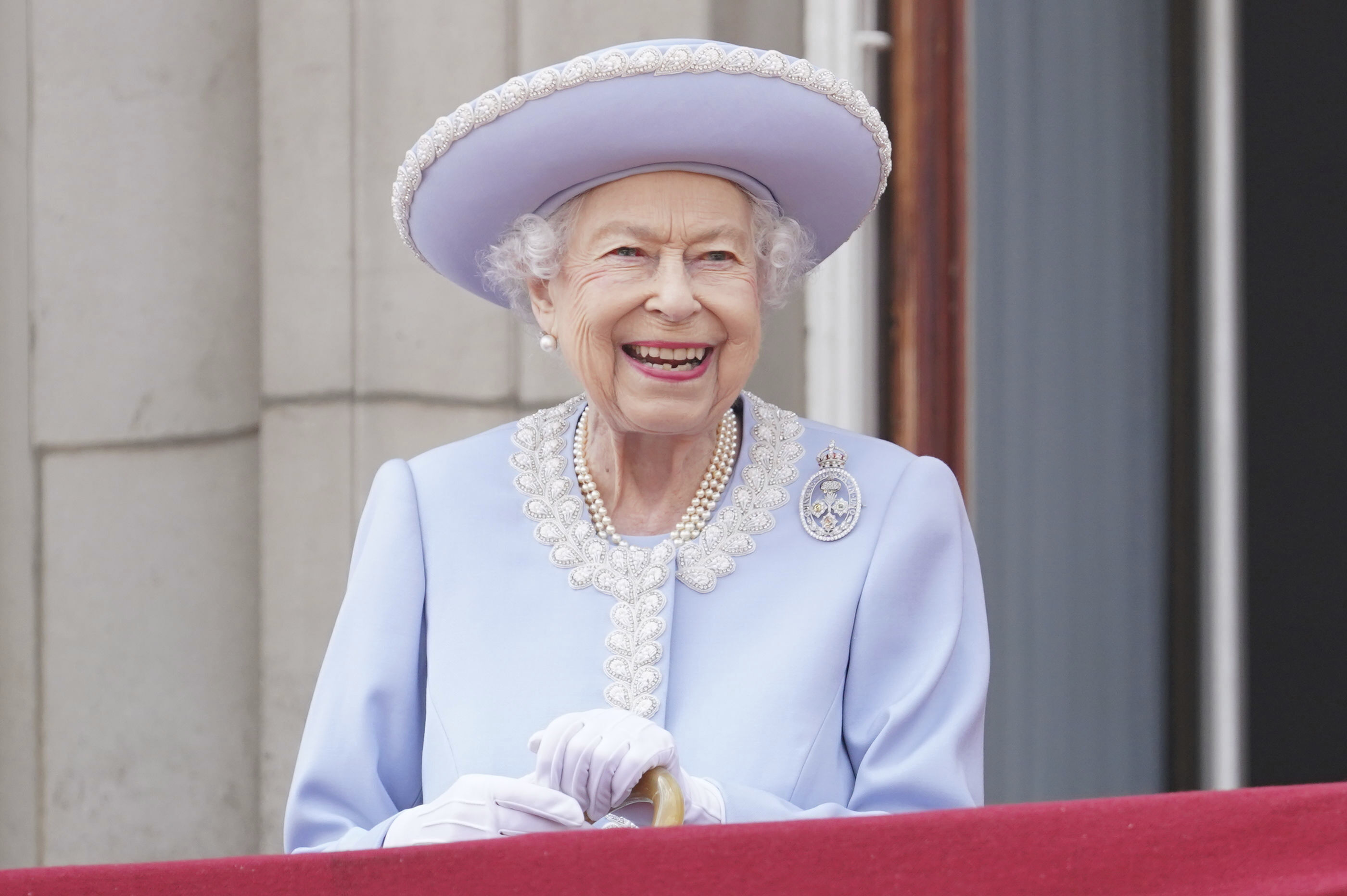 Η Βρετανία γιορτάζει τα 70 χρόνια της βασίλισσας Ελισάβετ στον θρόνο (φωτό/βίντεο)-2