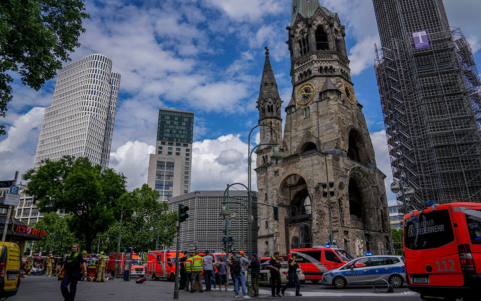 Γερμανία: Όχημα έπεσε σε πλήθος στο Βερολίνο – Ένας νεκρός, πολλοί τραυματίες-1