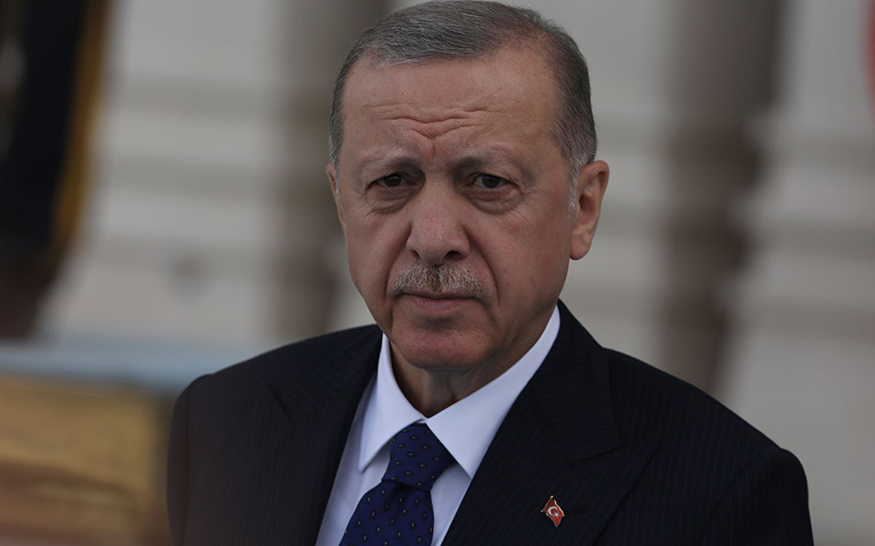 Yeni Safak: Ο Ερντογάν θα θέσει στο ΝΑΤΟ ζήτημα «παράνομης κατοχής και στρατιωτικοποίησης νησιών»