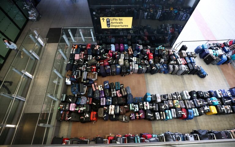 Αεροδρόμιο Χίθροου: Βαλίτσες παντού (βίντεο)