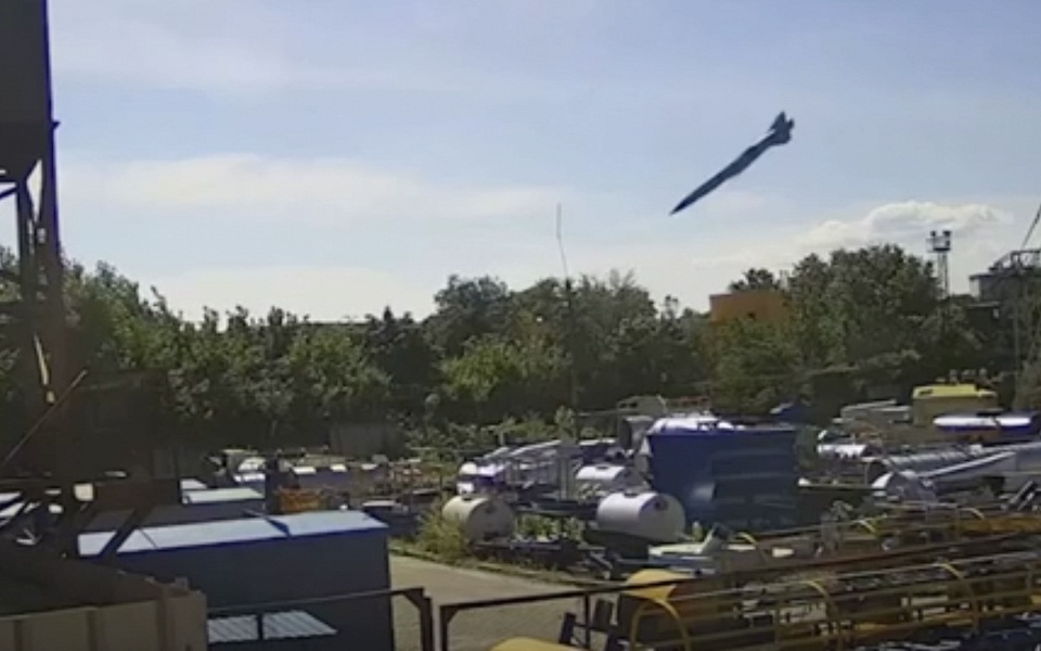 Ουκρανία: Βίντεο δείχνει πώς ο πύραυλος πλήττει το εμπορικό κέντρο στο Κρεμεντσούκ-1