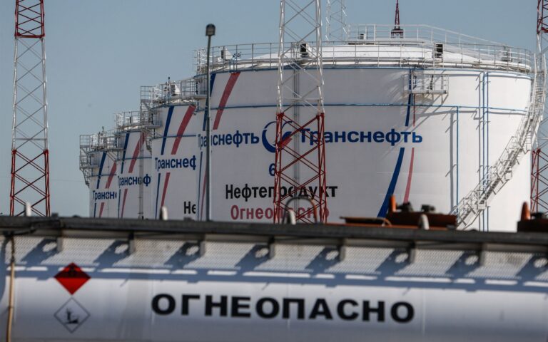 Ρωσία: Στα 20 δισ. δολ. αυξήθηκαν τα έσοδα από τις εξαγωγές πετρελαίου τον Μάιο