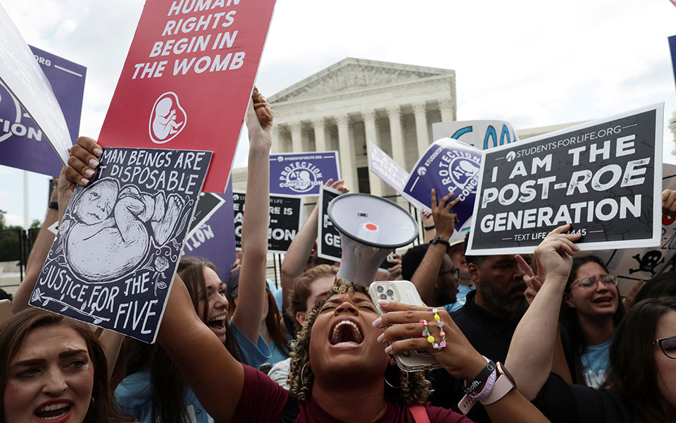 ΗΠΑ: Ανατράπηκε το συνταγματικό δικαίωμα στην άμβλωση-1