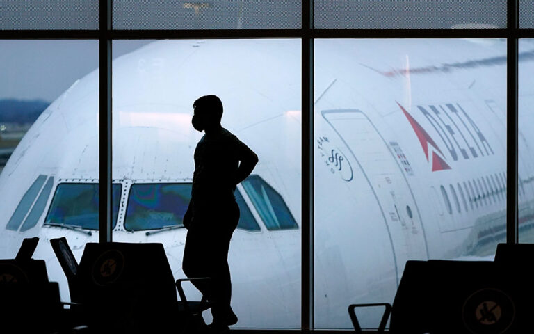 Κορωνοϊός – ΗΠΑ: Τέλος στο αρνητικό τεστ για ταξιδιώτες που φτάνουν αεροπορικώς