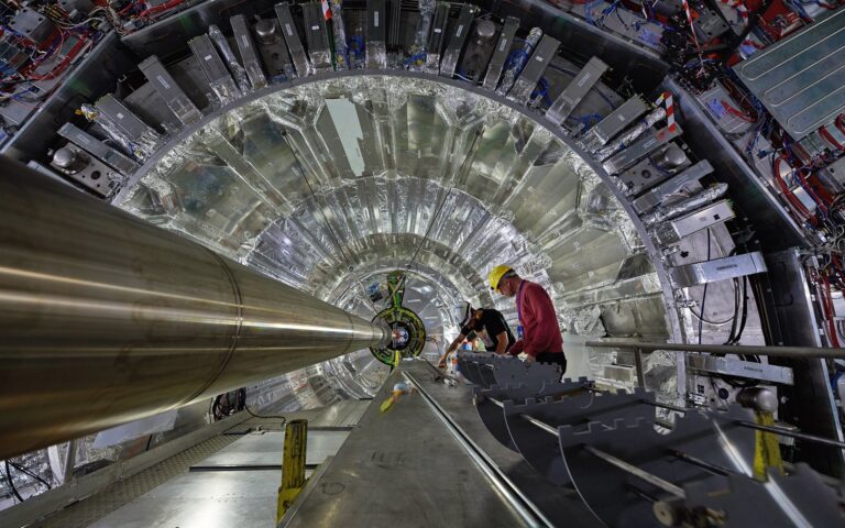Τα πρωτόνια ξανατρέχουν στο CERN