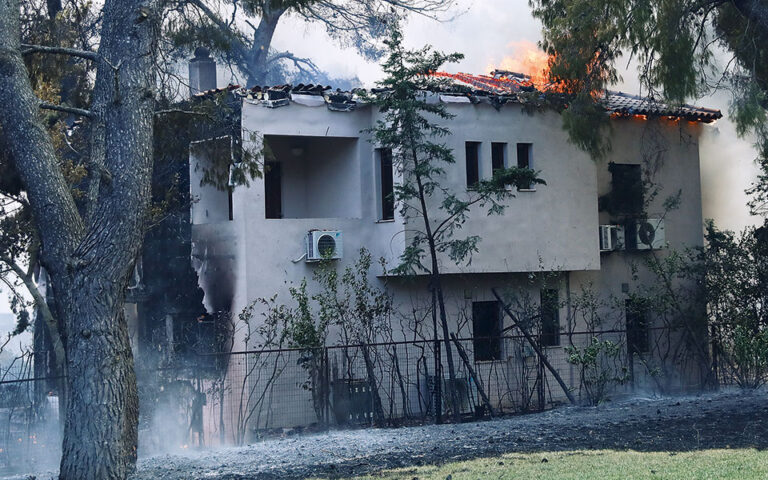 Φωτιά στη Βαρυμπόμπη: Ανατροπή στην έρευνα