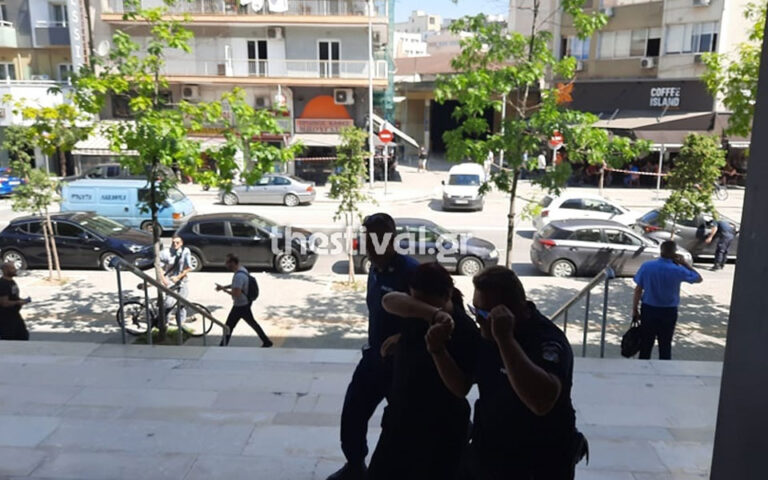 Θεσσαλονίκη: Στον ανακριτή η 31χρονη που τραυμάτισε τον σύζυγό της με μαχαίρι (βίντεο)
