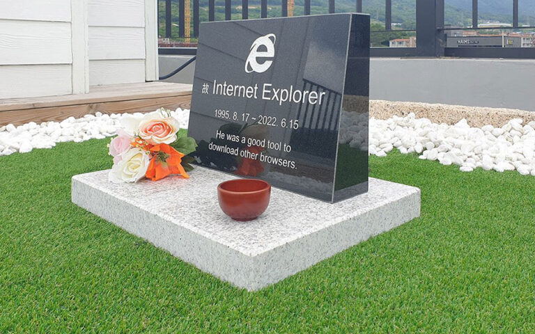 Ένας τάφος για τον «θάνατο» του Internet Explorer