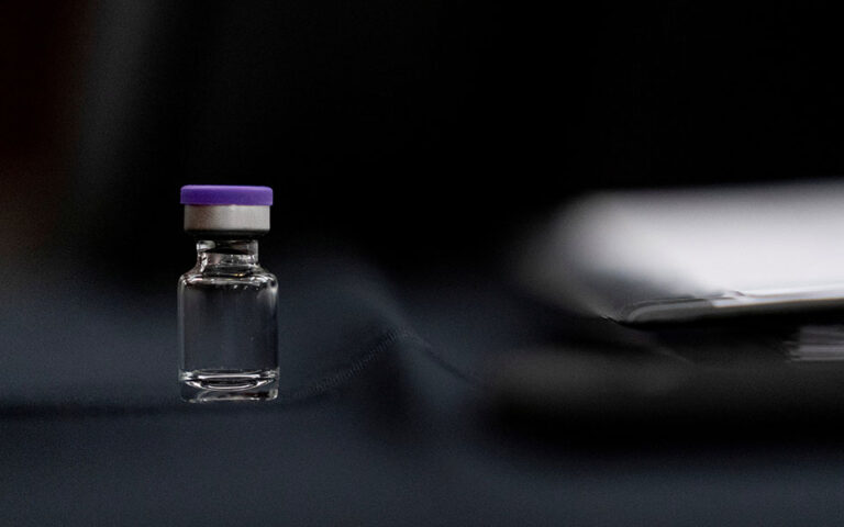 Κορωνοϊός – EΜΑ: Κυλιόμενη αξιολόγηση για τη νέα έκδοση του εμβολίου της Pfizer