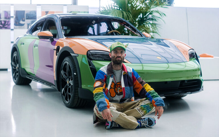 Κοτλέ και φελλός στην Porsche του σχεδιαστή καθημερινής ένδυσης Sean Wotherspoon