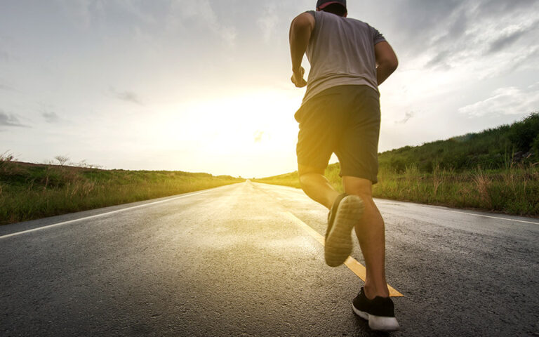 Αθλητής θα τρέξει 40.075 χιλιόμετρα σε όλο τον κόσμο για καλό σκοπό