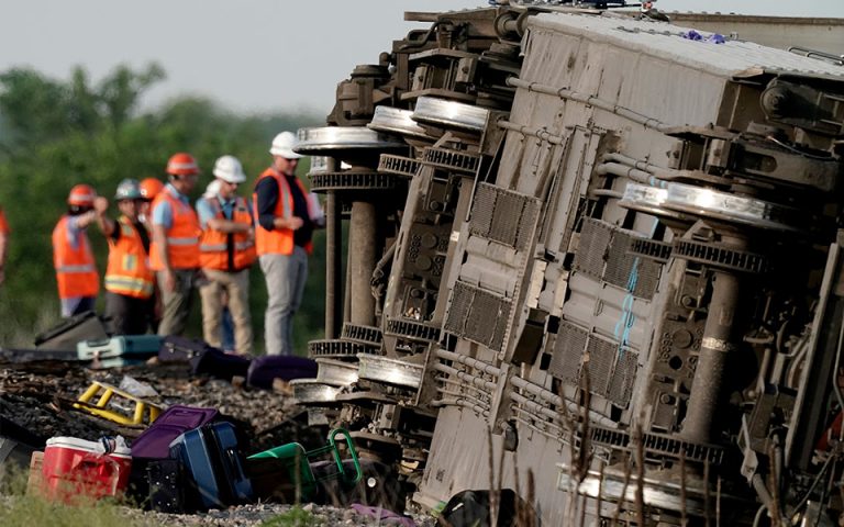 ΗΠΑ: Εκτροχιασμός τρένου στο Μιζούρι – Τουλάχιστον 3 νεκροί, δεκάδες τραυματίες (εικόνες)