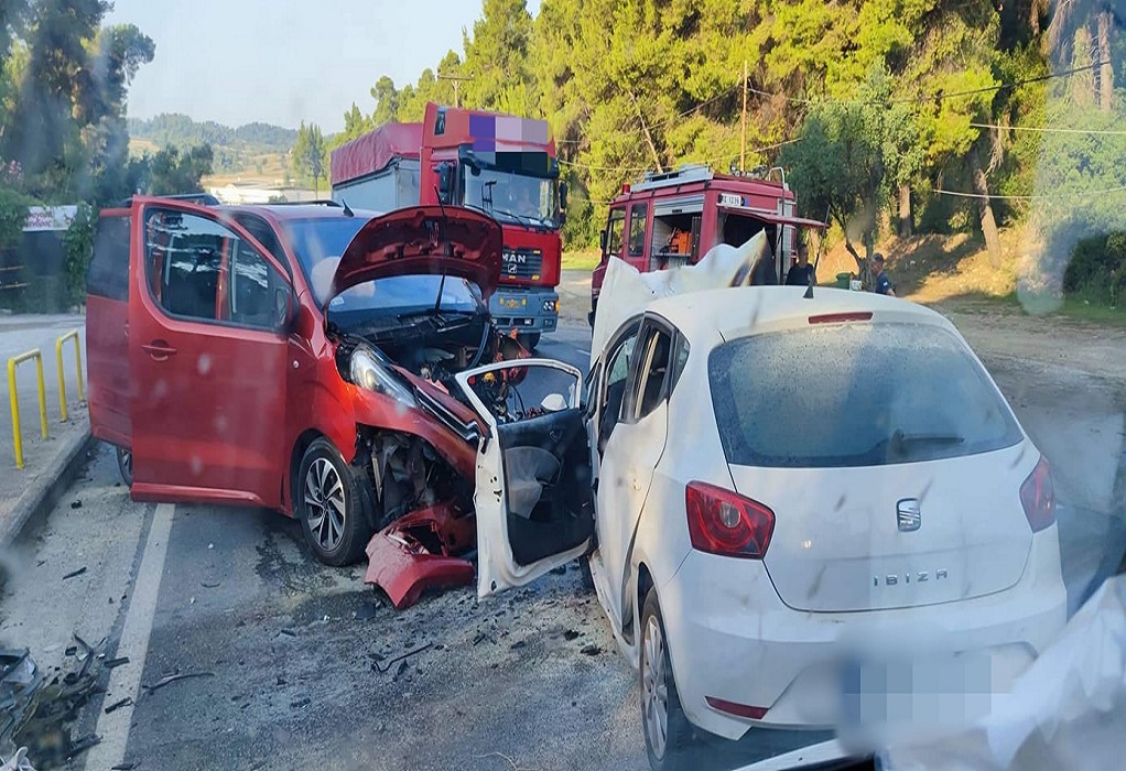 Χαλκιδική: Τροχαίο δυστύχημα με έναν νεκρό και επτά τραυματίες (εικόνες)-2