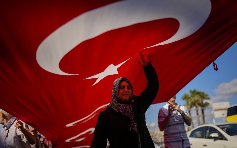 Τουρκία: Σύνδρομο περικύκλωσης στην Αγκυρα