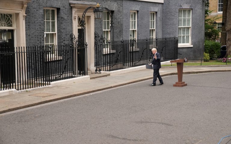 Κομισιόν για παραίτηση Τζόνσον: Οι διαπραγματεύσεις για τη Β. Ιρλανδία δεν επηρεάζονται από τις εξελίξεις στο Λονδίνο